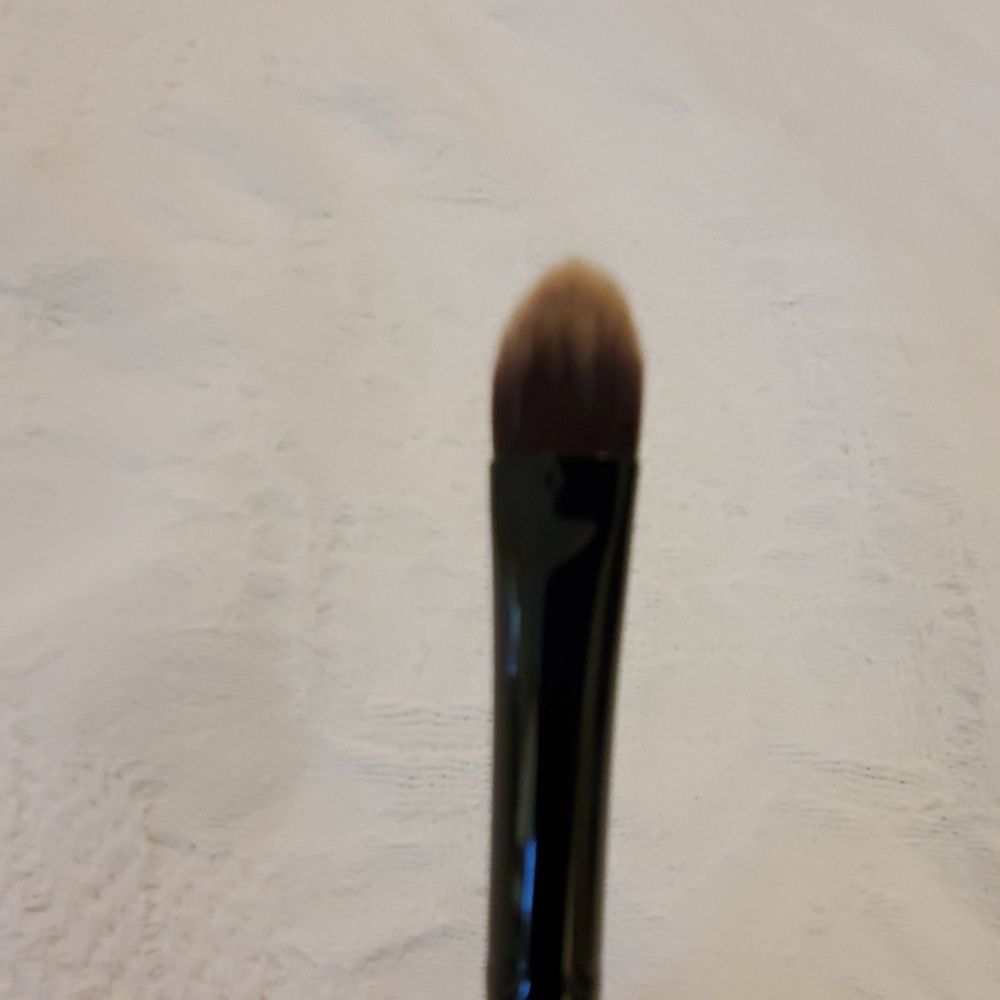 SMASHBOX Buildable Concealer Brush! - Picture 3 of 3